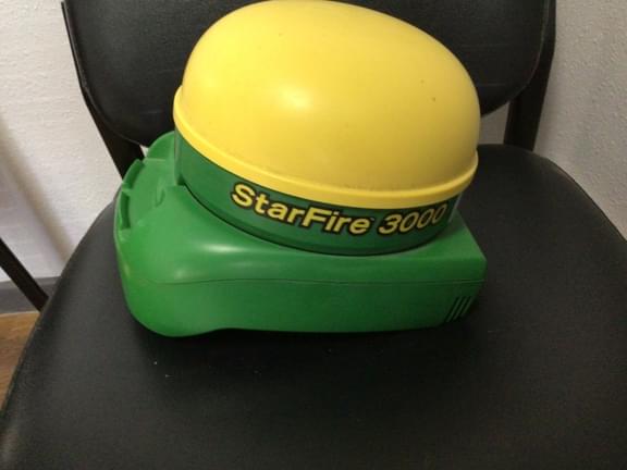 Image of John Deere StarFire 3000 equipment image 2