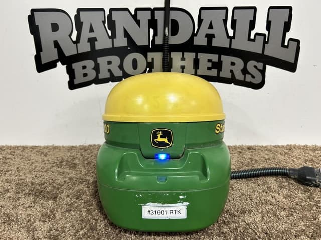 Image of John Deere StarFire 3000 equipment image 2