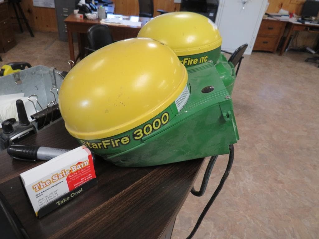 Image of John Deere StarFire 3000 Image 1