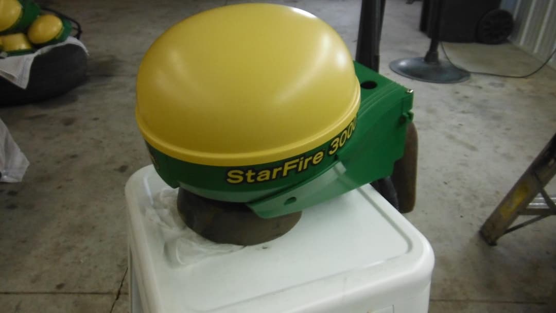 Image of John Deere StarFire 3000 Image 1
