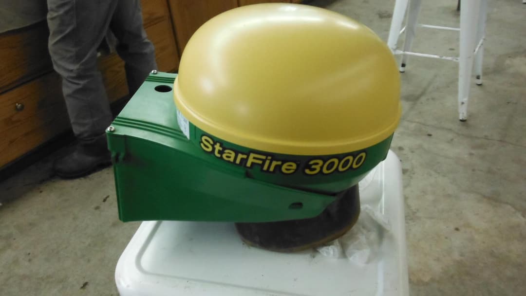 Image of John Deere StarFire 3000 Image 0