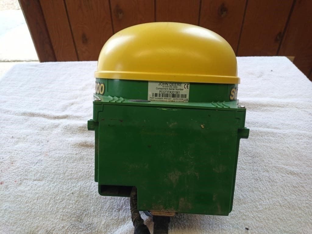 Image of John Deere StarFire 3000 Image 1