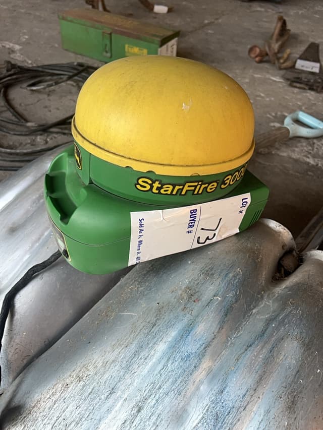 Image of John Deere StarFire 3000 equipment image 2