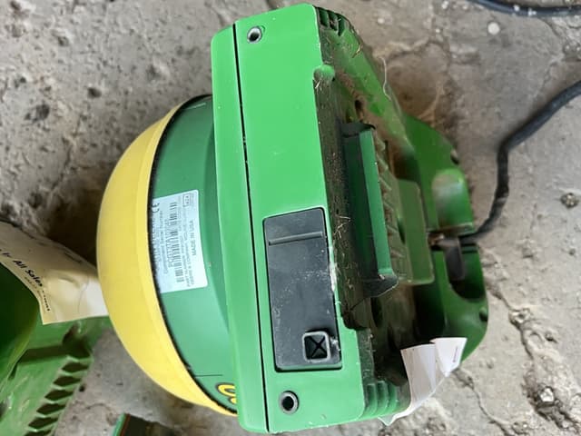 Image of John Deere StarFire 3000 equipment image 2