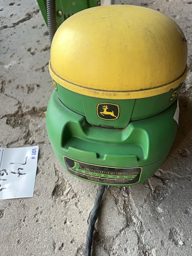 Image of John Deere StarFire 3000 equipment image 1