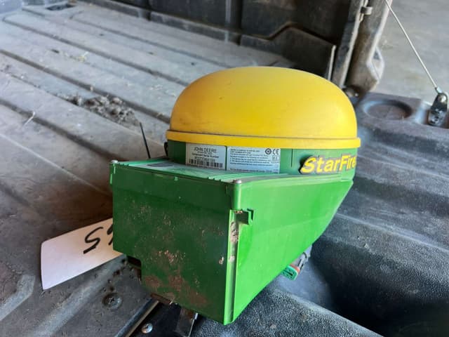 Image of John Deere StarFire 3000 equipment image 3