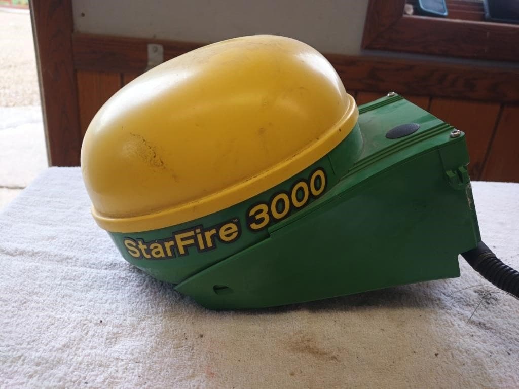 Image of John Deere StarFire 3000 Image 0