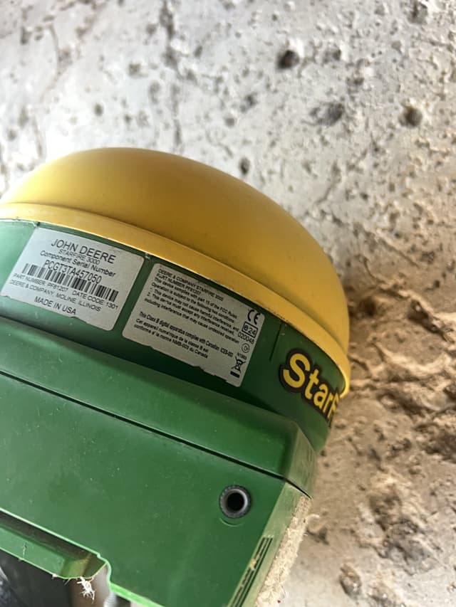 Image of John Deere StarFire 3000 equipment image 3