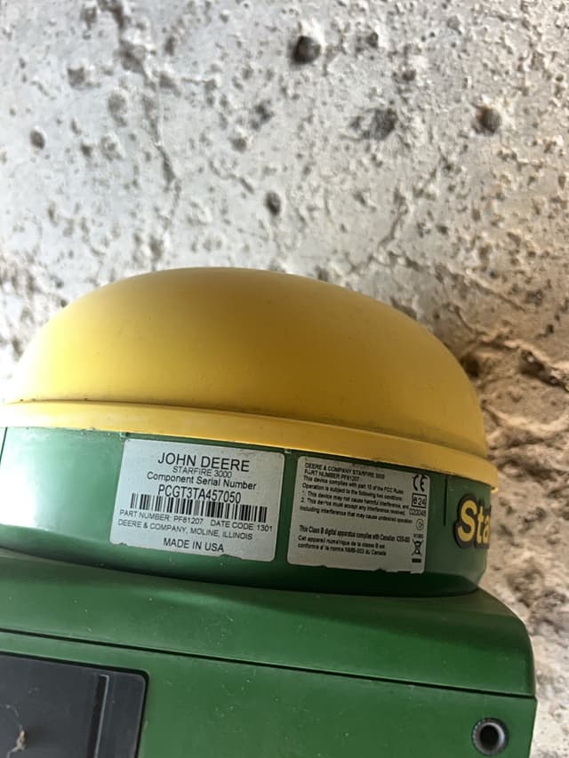 Image of John Deere StarFire 3000 equipment image 2