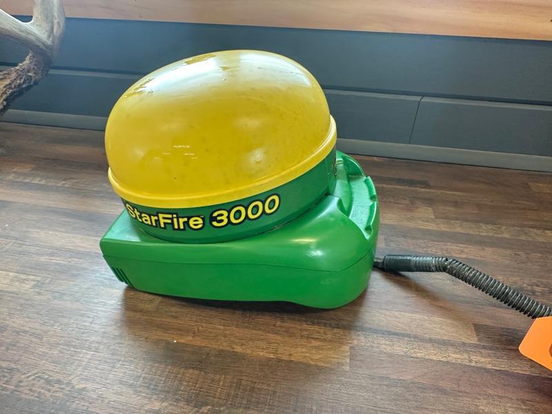 Image of John Deere StarFire 3000 Image 1