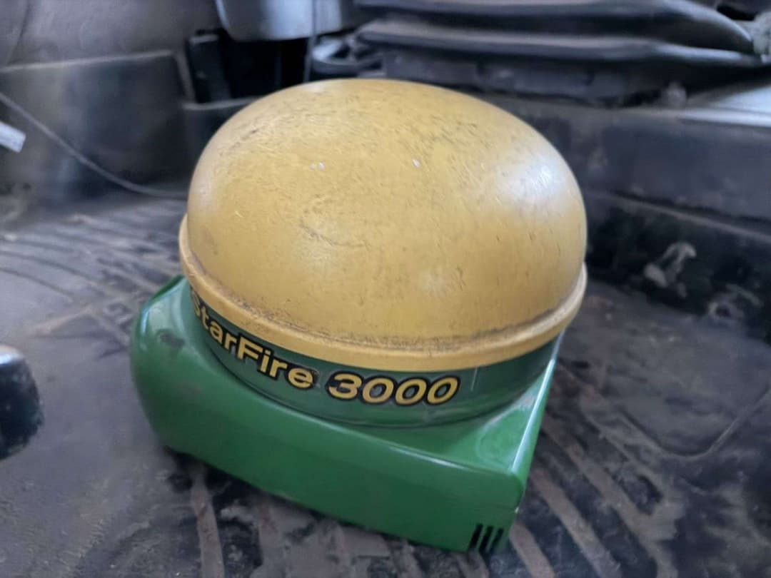 Image of John Deere StarFire 3000 Image 1