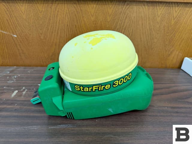 Image of John Deere StarFire 3000 equipment image 2