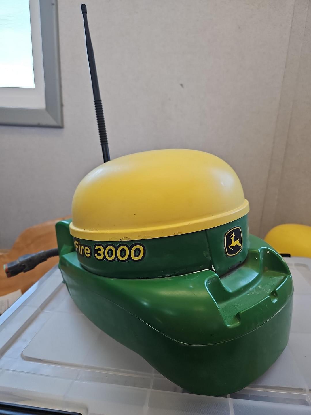 Image of John Deere StarFire 3000 Image 0