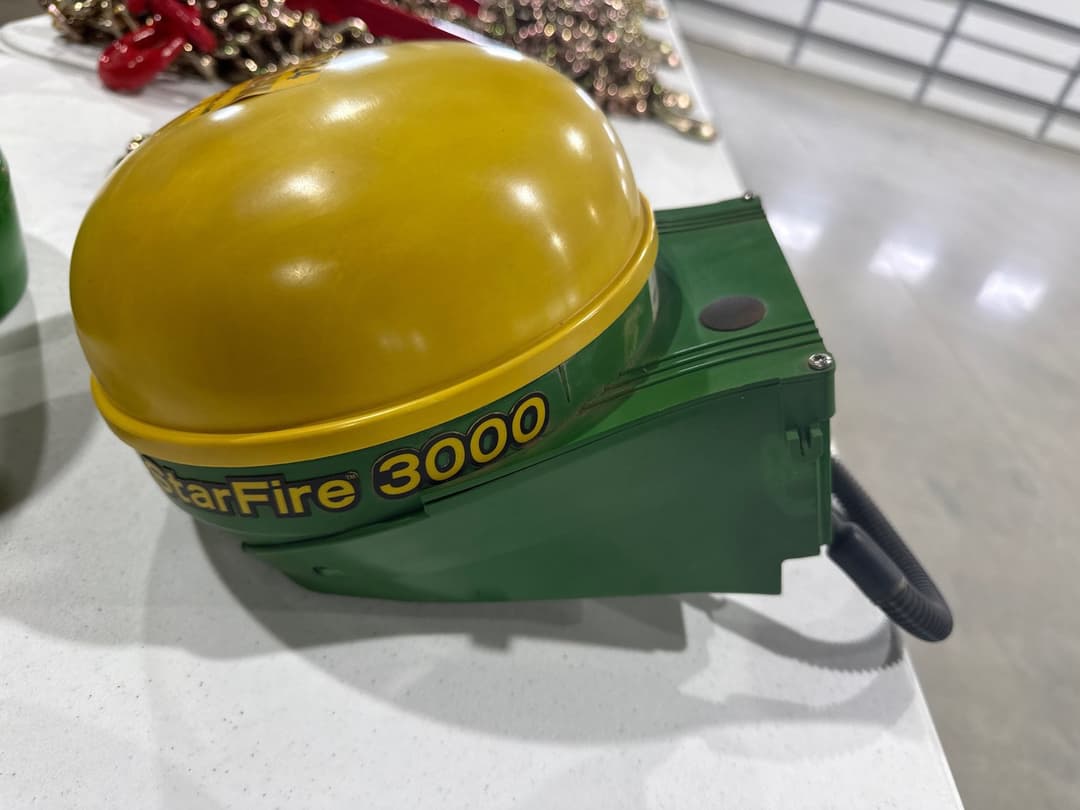 Image of John Deere StarFire 3000 Primary image