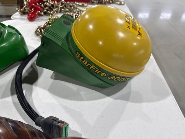 Image of John Deere StarFire 3000 equipment image 4