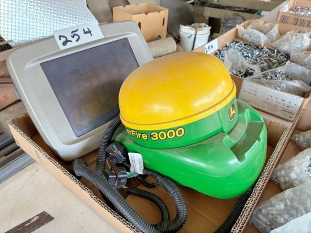 Image of John Deere StarFire 3000 Image 1