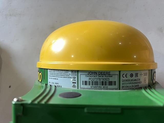 Image of John Deere StarFire 3000 equipment image 4
