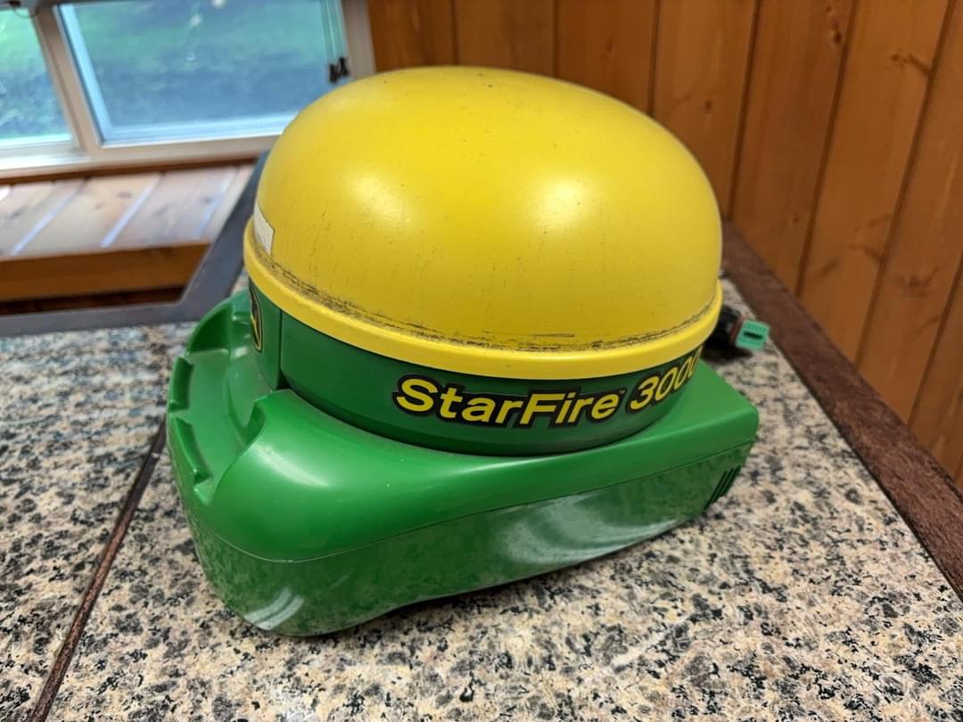 Image of John Deere StarFire 3000 Image 1