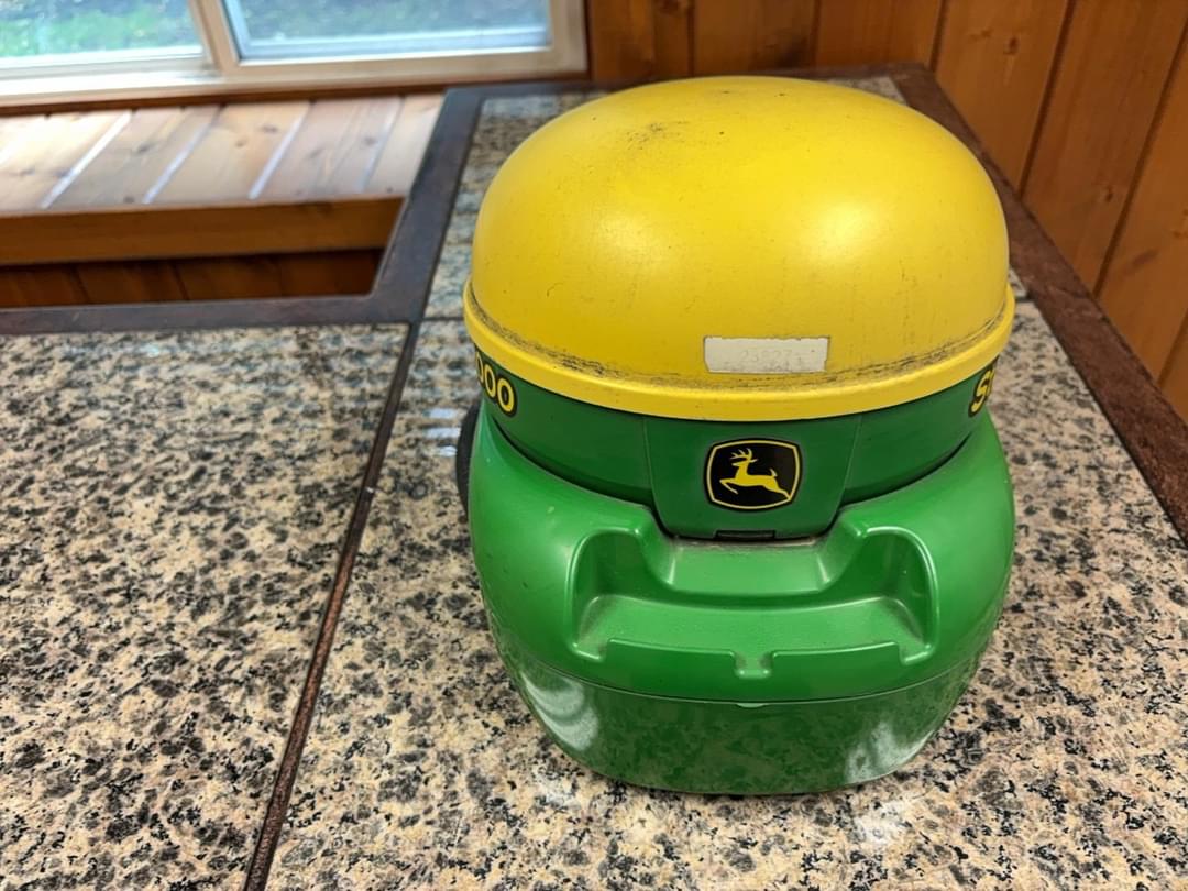 Image of John Deere StarFire 3000 Image 0