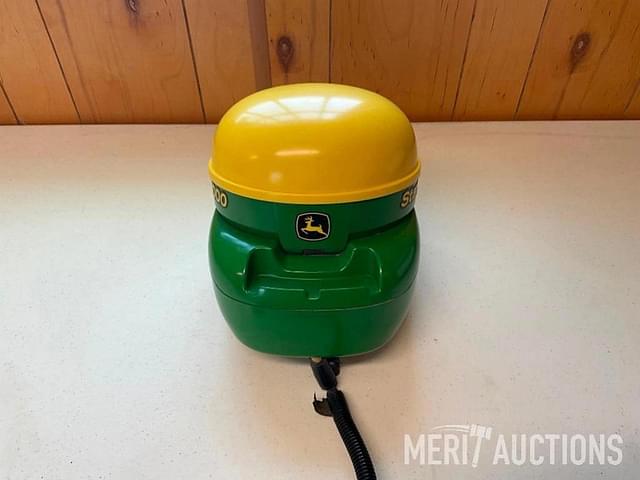 Image of John Deere StarFire 3000 equipment image 1