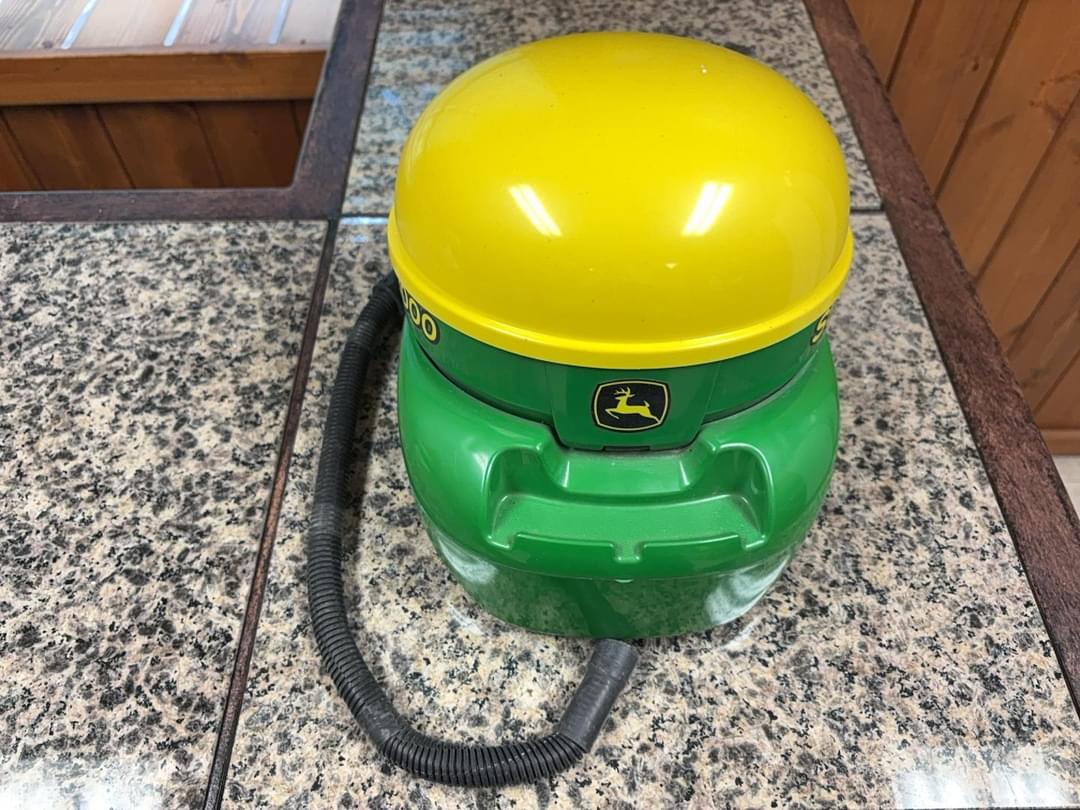 Image of John Deere StarFire 3000 Image 0