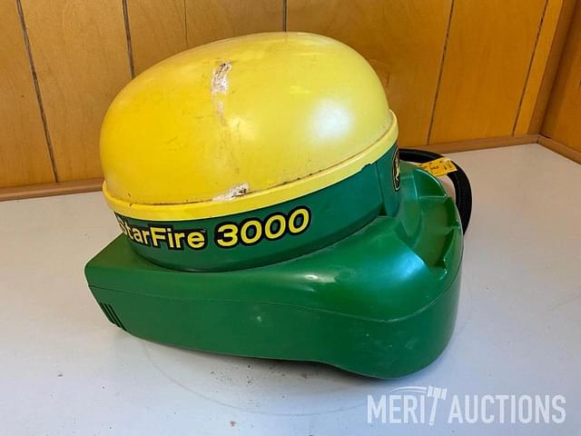 Image of John Deere StarFire 3000 equipment image 1