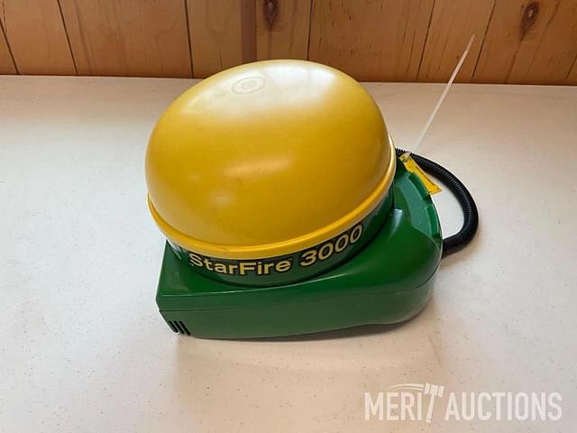 Image of John Deere StarFire 3000 equipment image 2