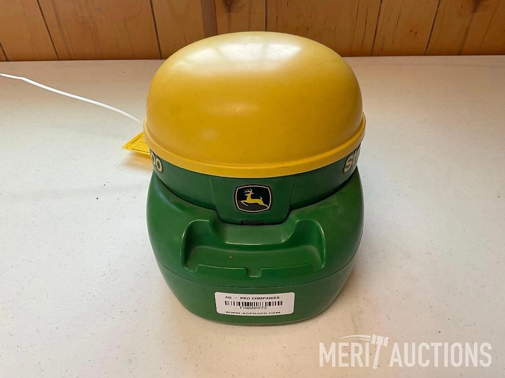 Image of John Deere StarFire 3000 Primary image