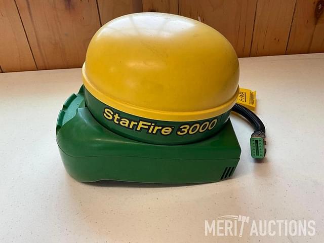 Image of John Deere StarFire 3000 equipment image 3