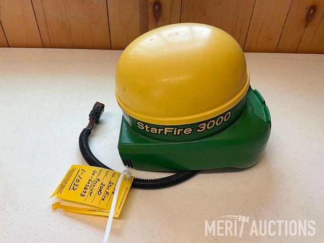 Image of John Deere StarFire 3000 equipment image 1