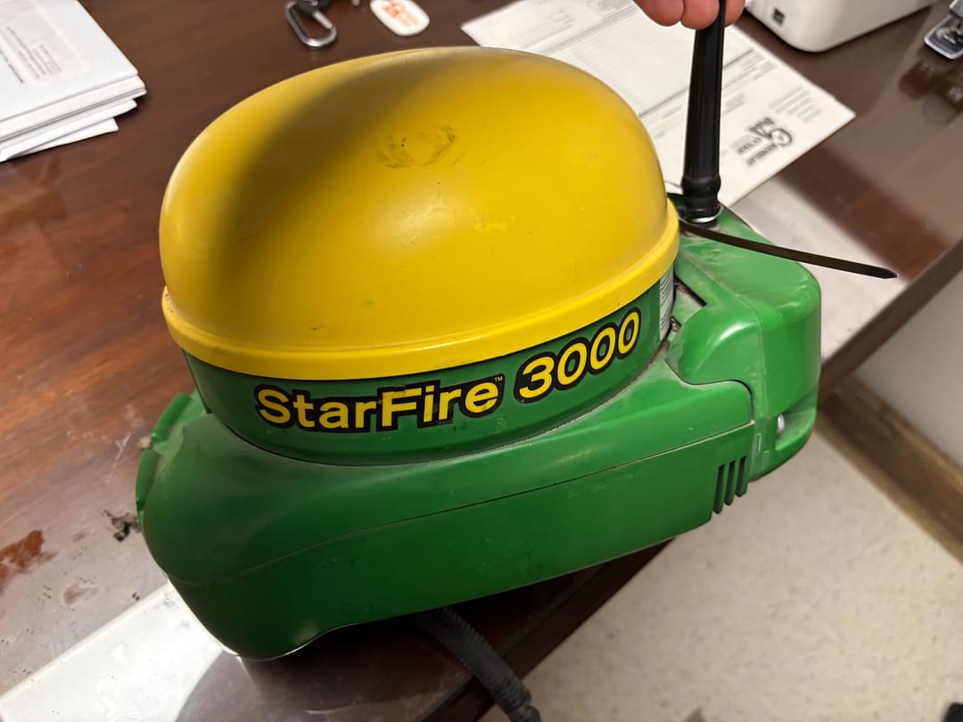 Image of John Deere StarFire 3000 Image 0