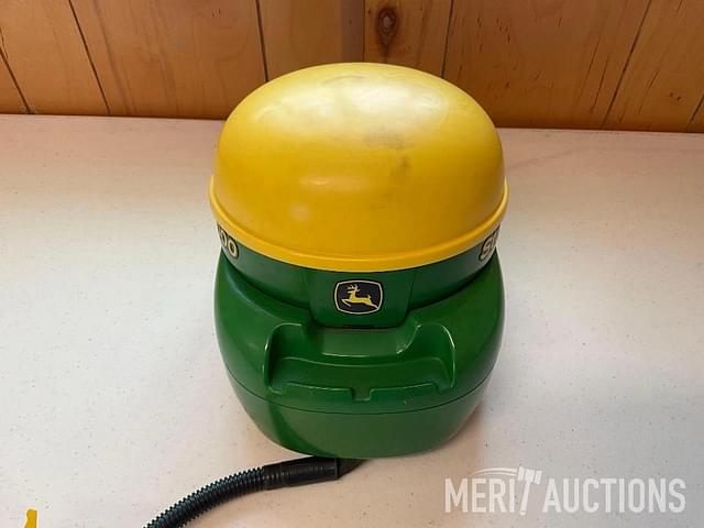 Image of John Deere StarFire 3000 equipment image 4