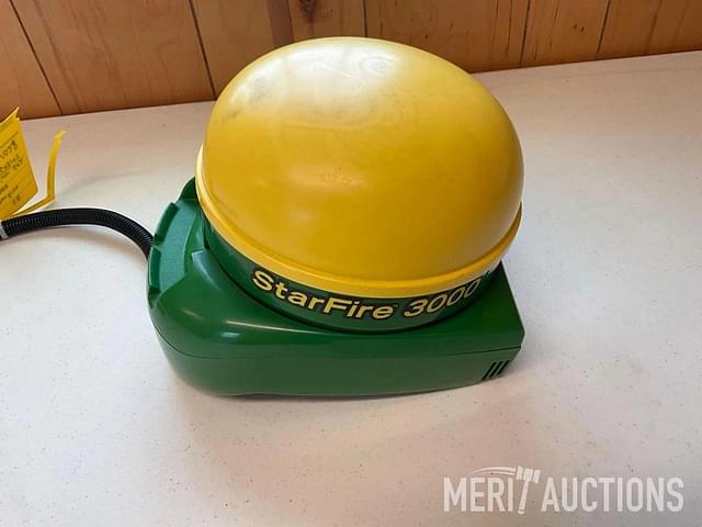 Image of John Deere StarFire 3000 equipment image 1