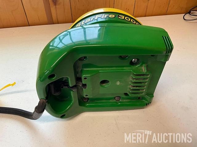 Image of John Deere StarFire 3000 equipment image 3