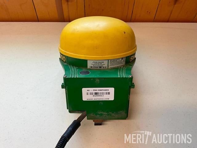 Image of John Deere StarFire 3000 equipment image 1