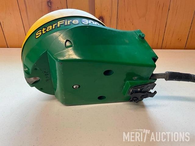 Image of John Deere StarFire 3000 equipment image 4