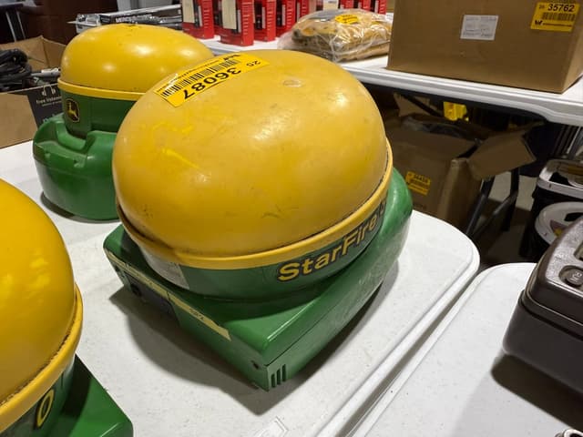 Image of John Deere StarFire 3000 equipment image 3