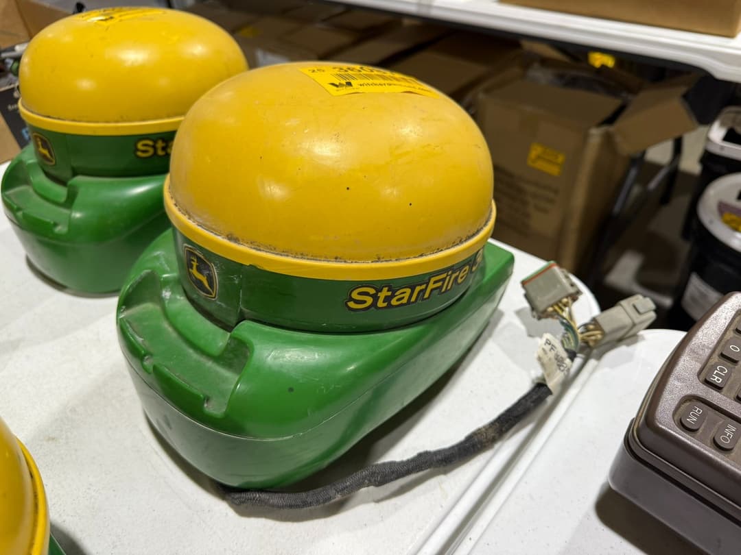 Image of John Deere StarFire 3000 Primary image