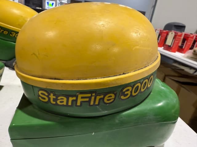 Image of John Deere StarFire 3000 equipment image 4
