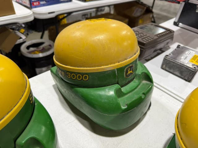 Image of John Deere StarFire 3000 equipment image 1
