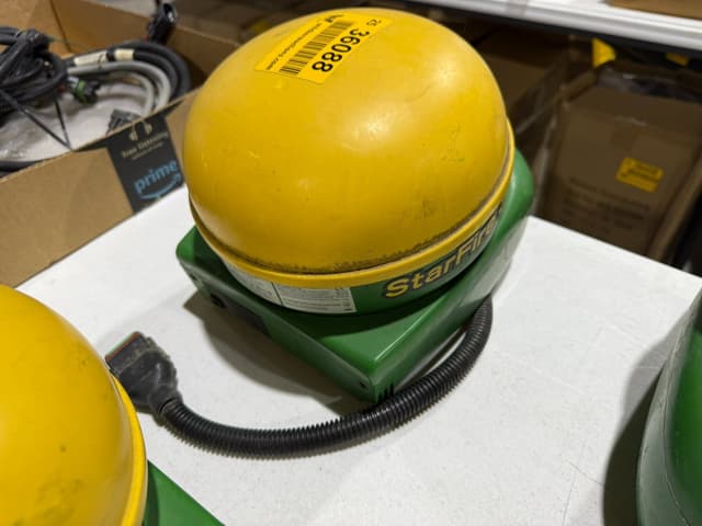 Image of John Deere StarFire 3000 equipment image 3