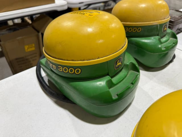 Image of John Deere StarFire 3000 equipment image 1