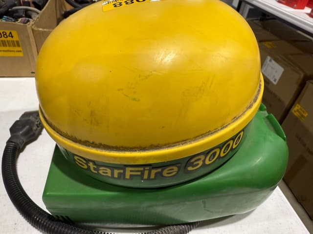 Image of John Deere StarFire 3000 equipment image 4