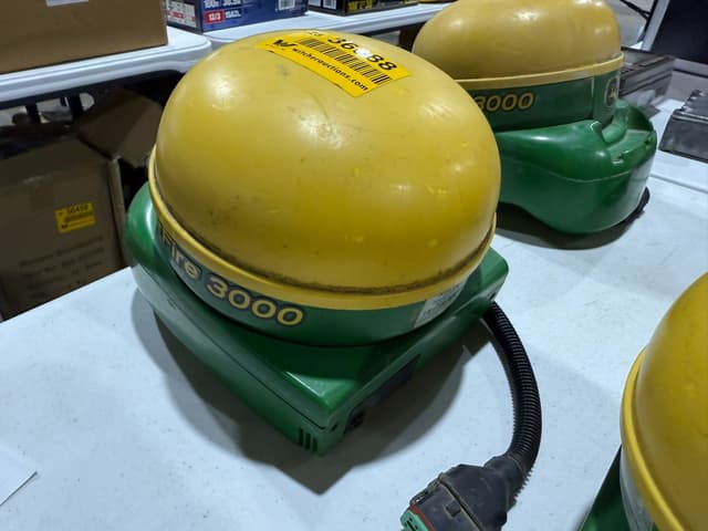 Image of John Deere StarFire 3000 equipment image 2