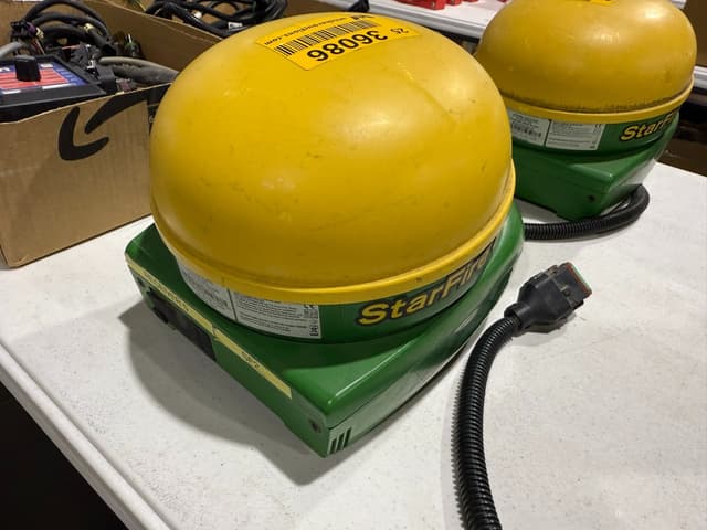Image of John Deere StarFire 3000 equipment image 2