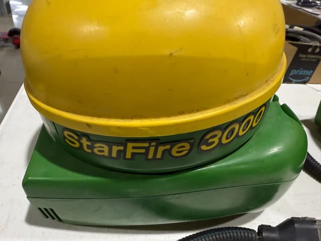 Image of John Deere StarFire 3000 equipment image 4