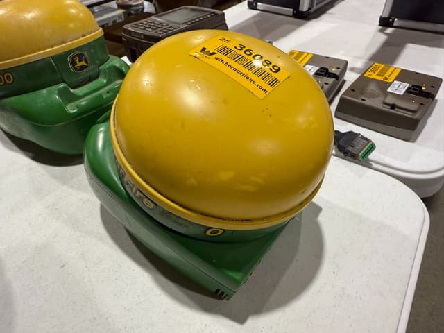 Image of John Deere StarFire 3000 equipment image 2