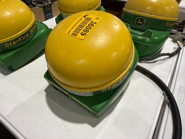 Image of John Deere StarFire 3000 equipment image 3
