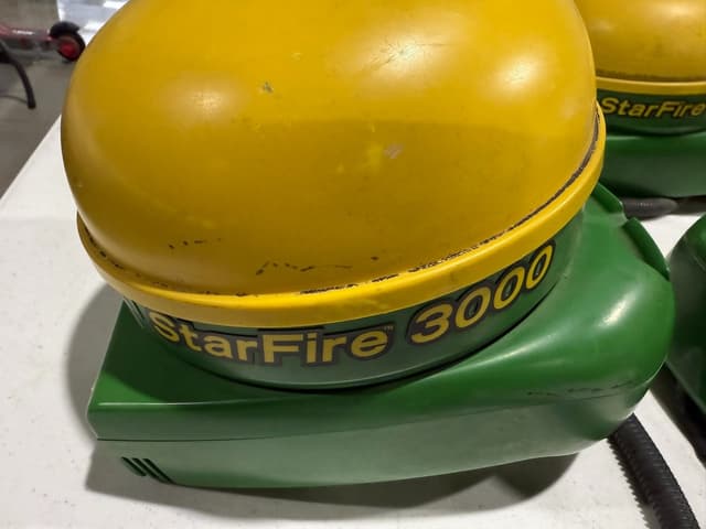 Image of John Deere StarFire 3000 equipment image 4