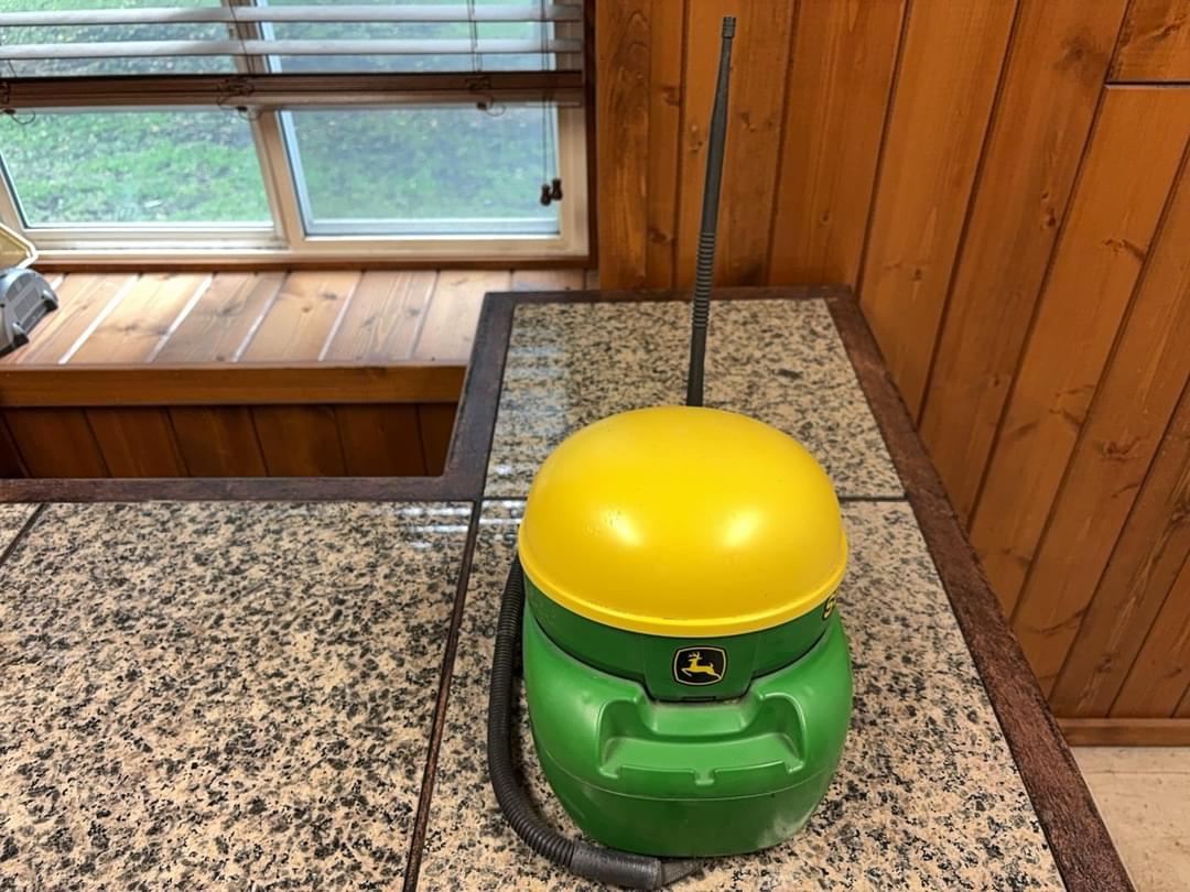 Image of John Deere StarFire 3000 Image 0